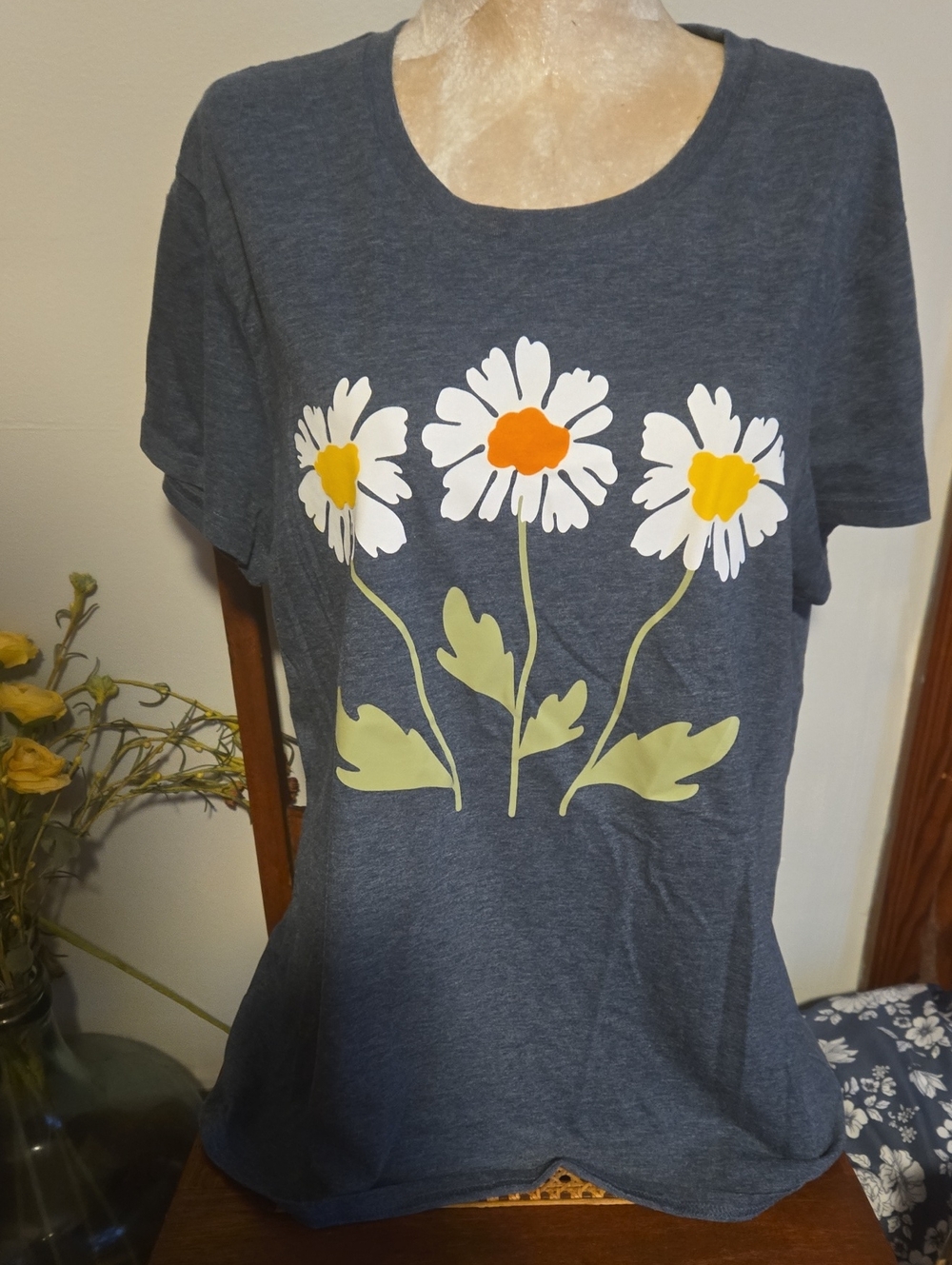 Navy Short Sleeve Daisy Graphic Tee Size Xl